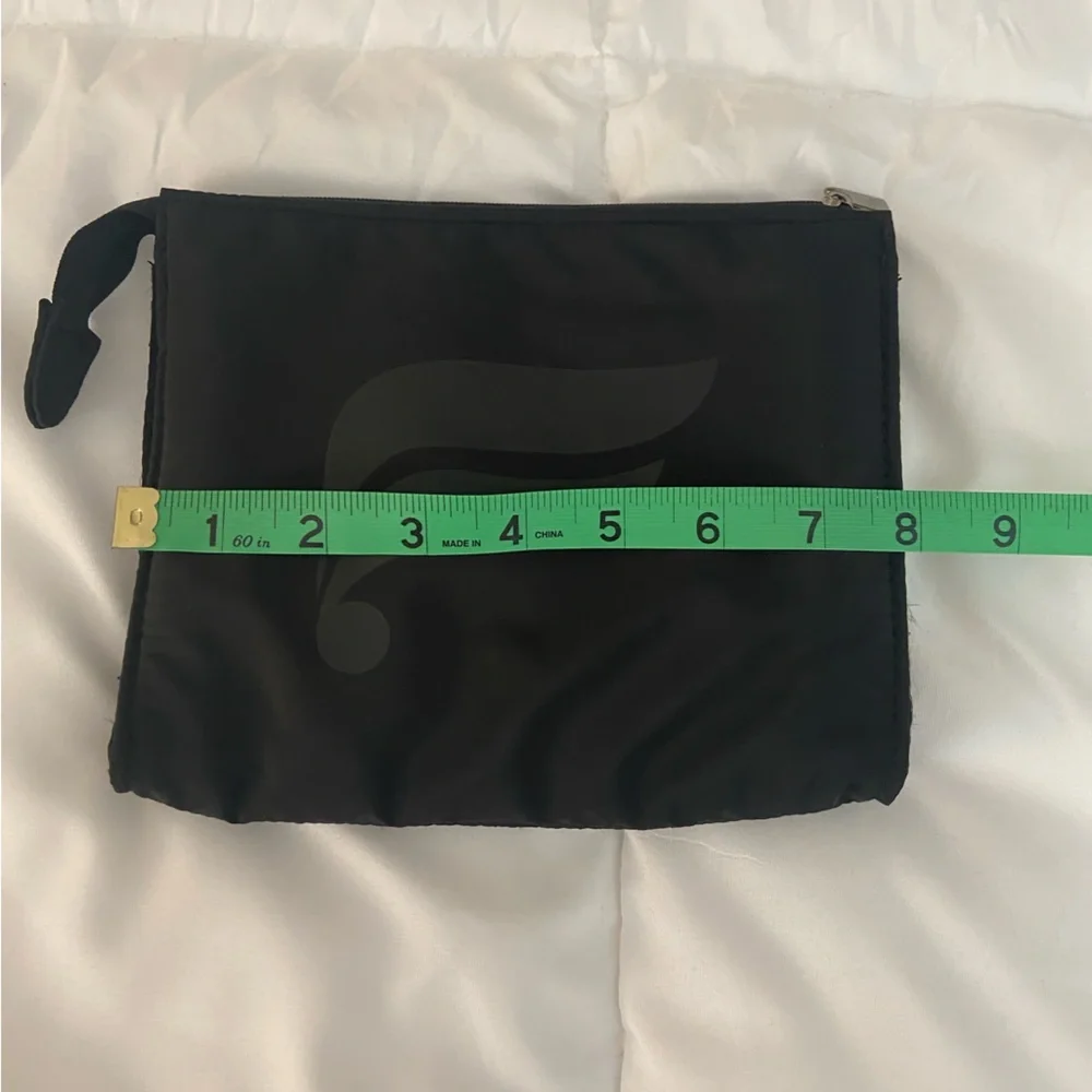 BLACK FABLETICS POUCH - Picture 2 of 5